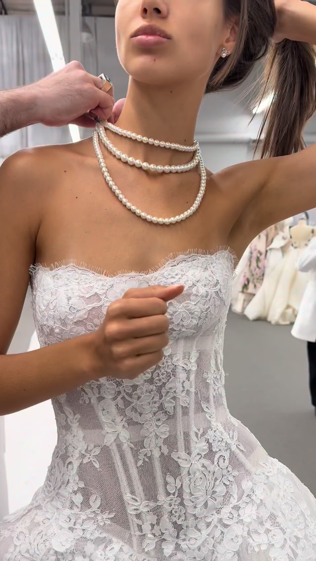 monique lhuillier corset dress The Making of a Beloved Bridal Gown in Los Angeles Size:Y/XL (14) ugliest 1980s Merry Xmas Collection 16.1 Crafted in our Night
