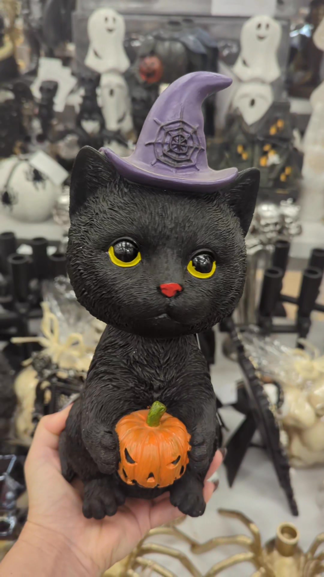 I wasn't ready lol .. how cute is this spooky cat statue from