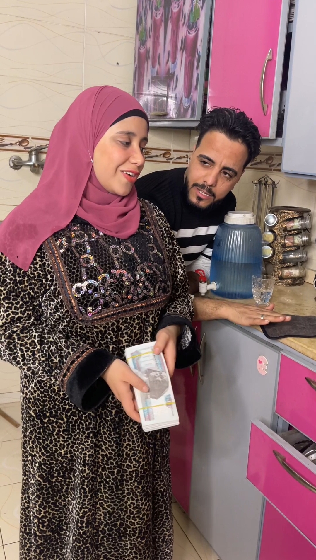 قرر انو يخـ لص من ابوه بالاتفاق معا الخـ دامه مقابل 100الف جنيه ؟نهايه ...