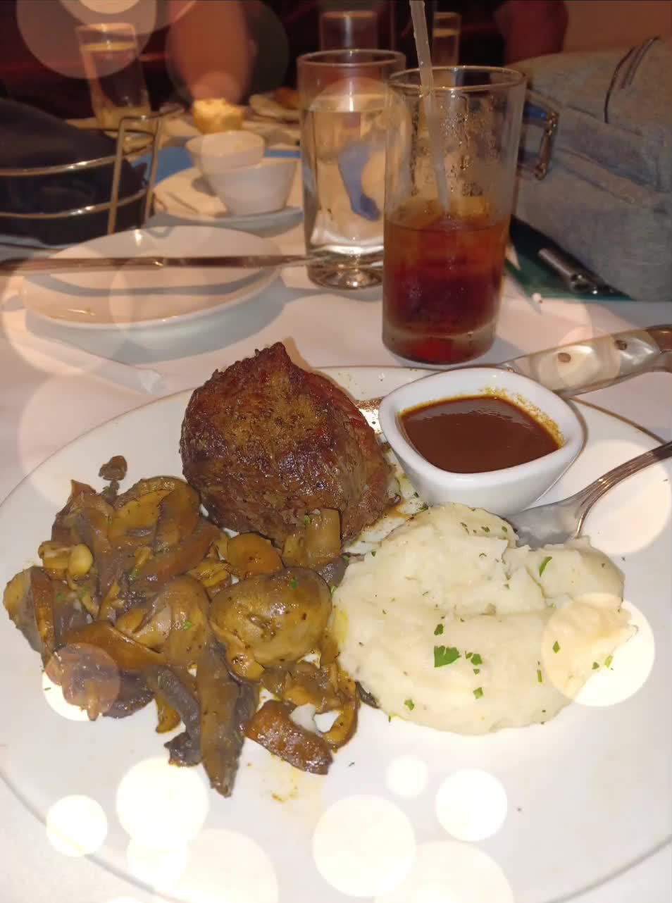 Hi All went to a Seminar this evening at Akron's best Fleming's Prime Steakhouse had for dinner filet mignon, mushrooms, mashed potatoes, salad, rolls and brownie with toppings. All was delicious 😋