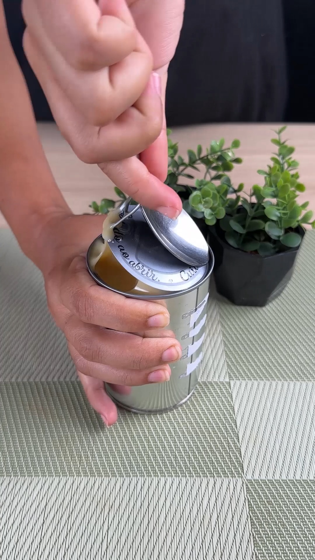 Trick um eine dose zu oeffnen ohne sich zu verletzen. | Frau Rezepte