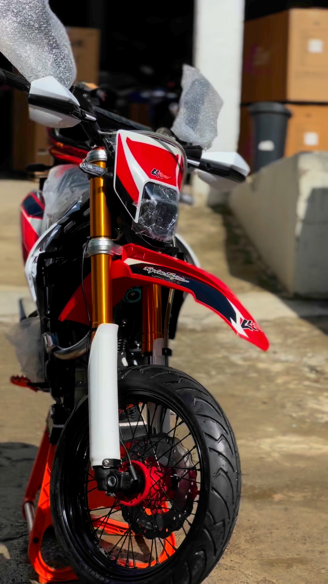 TR250 súper moto Diseñada para largas distancias, equipada para superar ...
