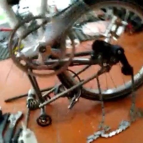 Hasil retapping BB (Bottom Bracket)... loncerrrrr... Maafken kameranya ...