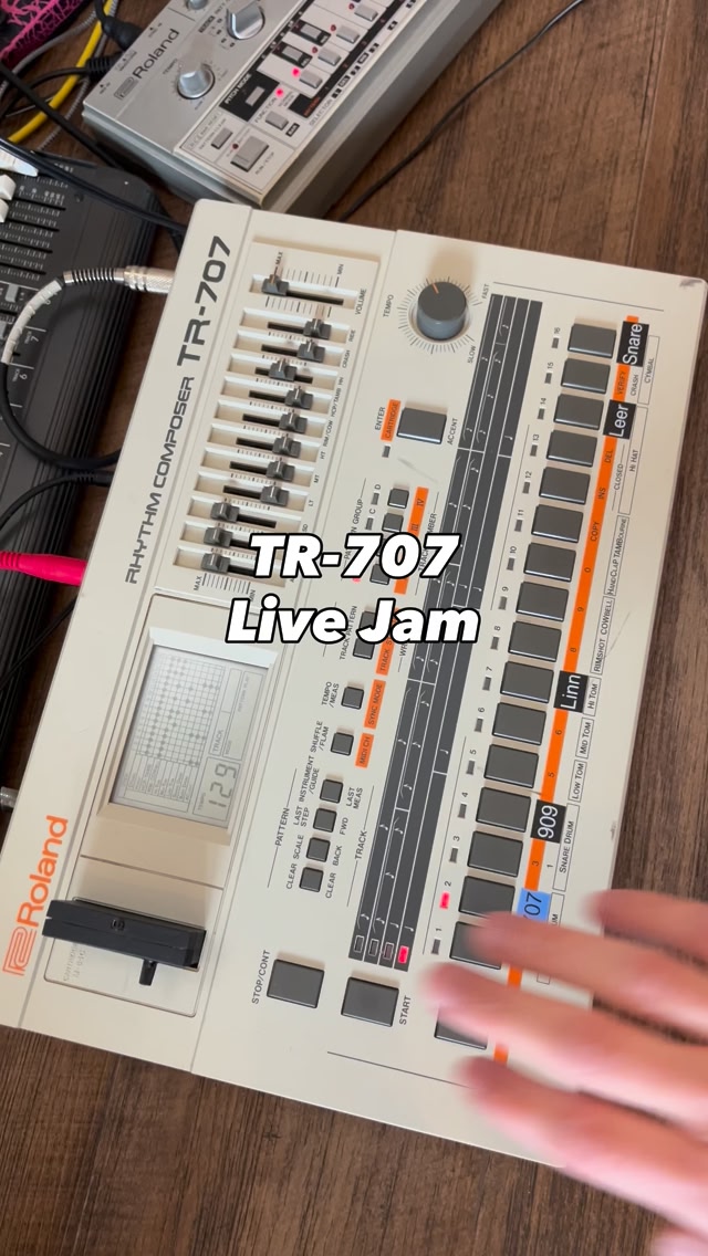 The TR-707 is my favorite Roland TR machine. This has several reasons ...
