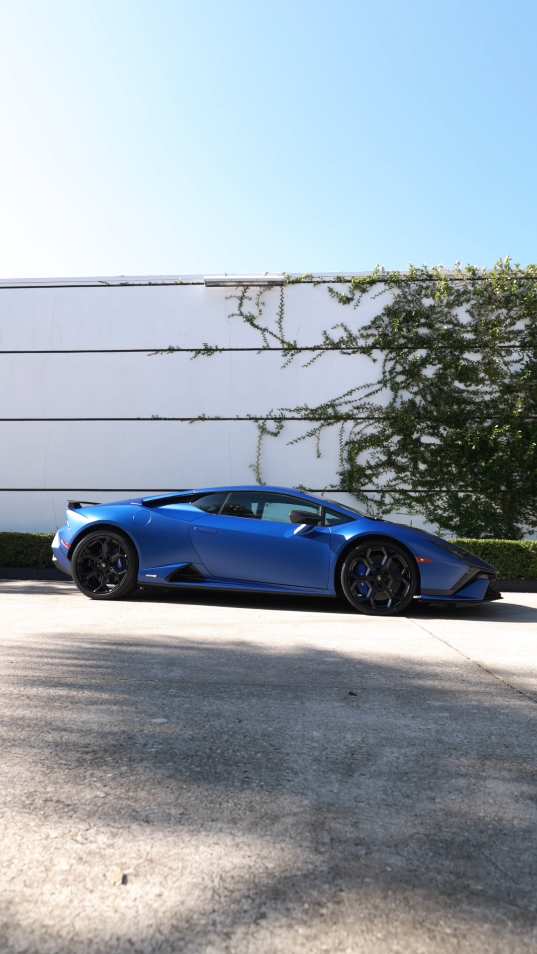 Matte Madness in V10 Form. This Blu Inaco Huracan Tecnica is now ...