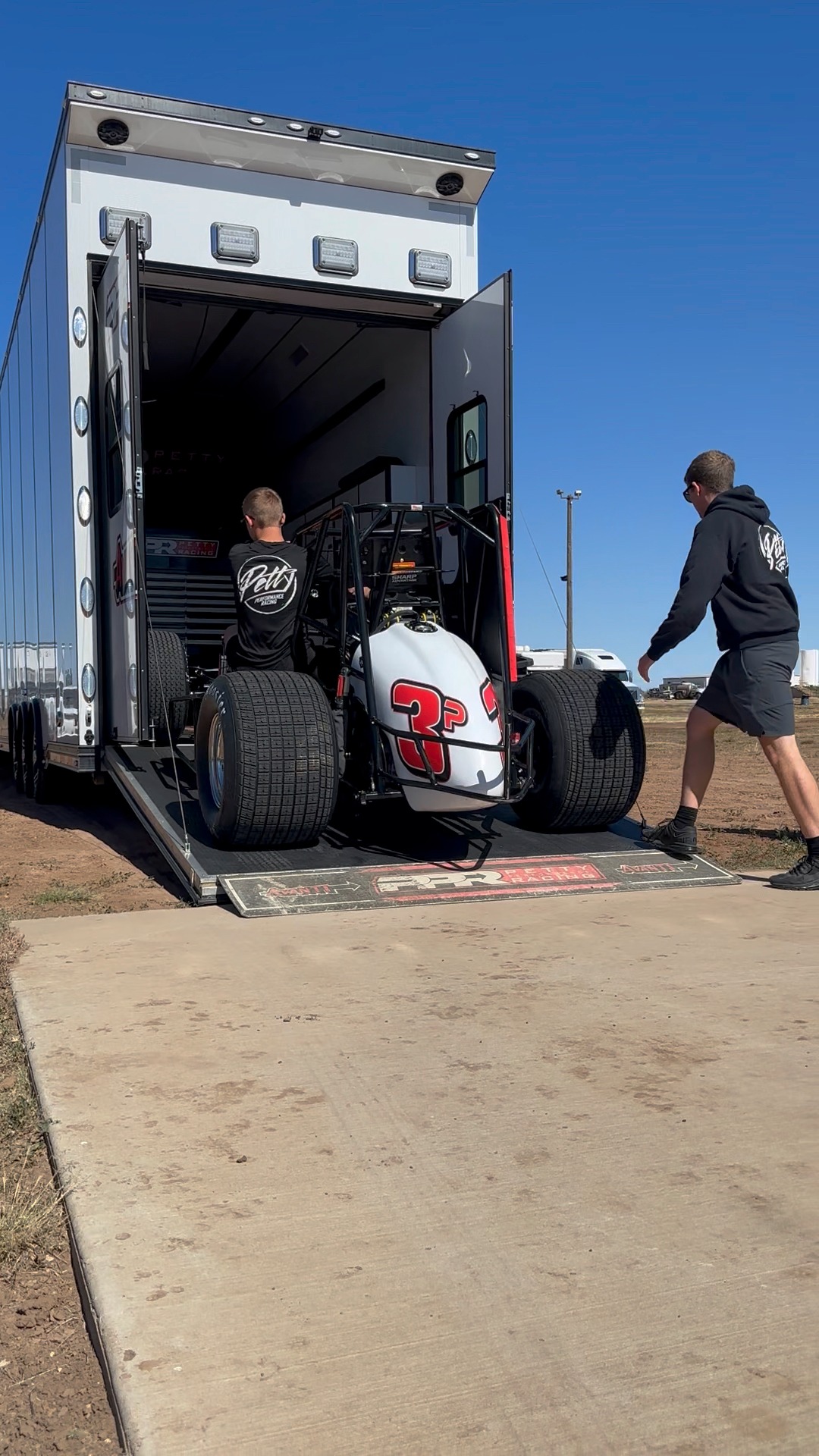 Goin’ for a weekend sweep! 🧹 Kyle Cummins won last night in Kansas ...