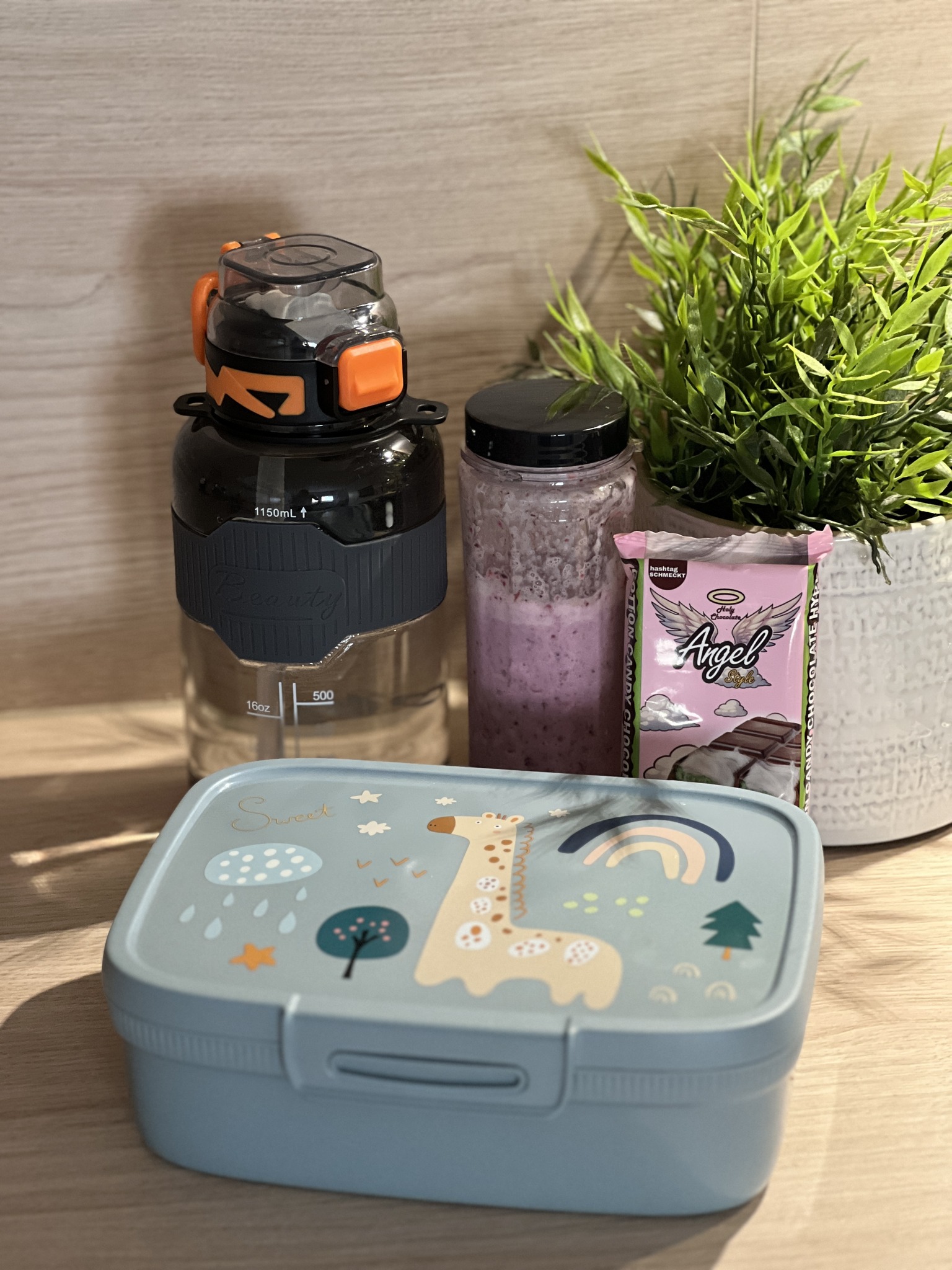 Ob coole Brotdosen ab 1,49 €, praktische Helfer wie unser Smoothie Maker mit To-go-Becher für nur 11,99 € oder vieles mehr – bei uns findest du alles für einen gelungenen Start ins neue Schuljahr! 💥,