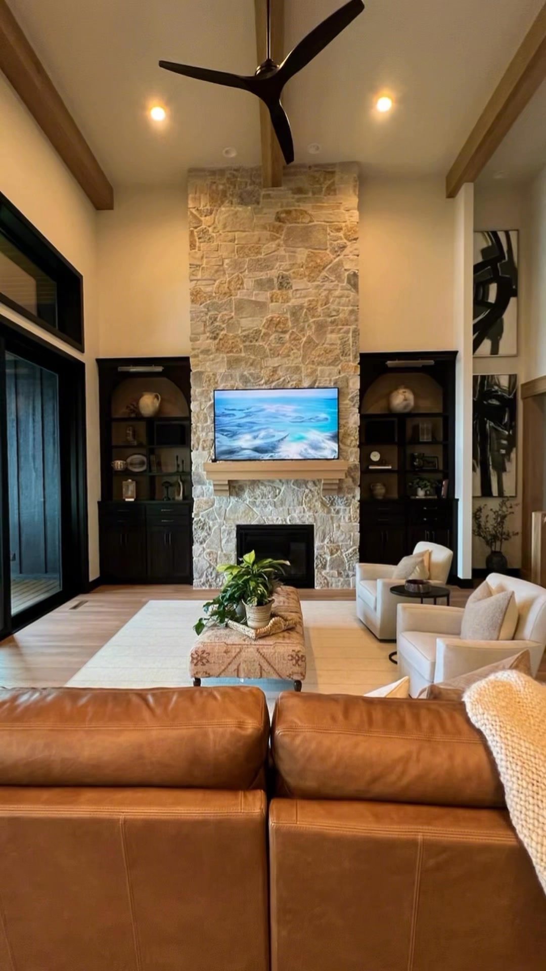 Talk about a statement piece! This floor to ceiling Buechel stone and ...