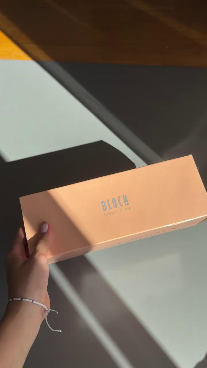 Spotlight on our Elegance pointe shoes 🩰 As part of our Stretch