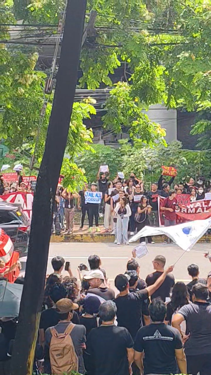 '𝗜𝗞𝗨𝗟𝗢𝗡𝗚 𝗡𝗔 ’𝗬𝗔𝗡… 𝗠𝗚𝗔 𝗞𝗨𝗥𝗔𝗞𝗢𝗧!’ WATCH: This was the minutes-long chant ...