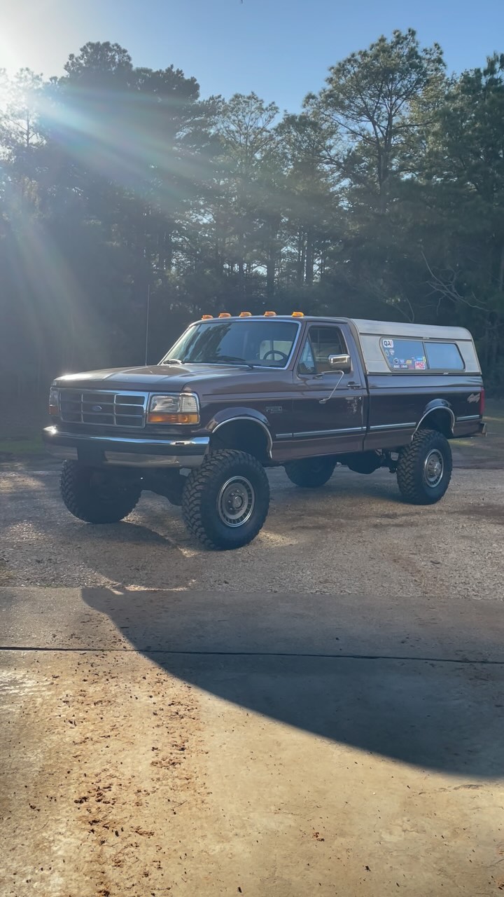1992 Ford F250 XLT Lariat 🇺🇸 This truck is so much fun to drive..the 4 ...