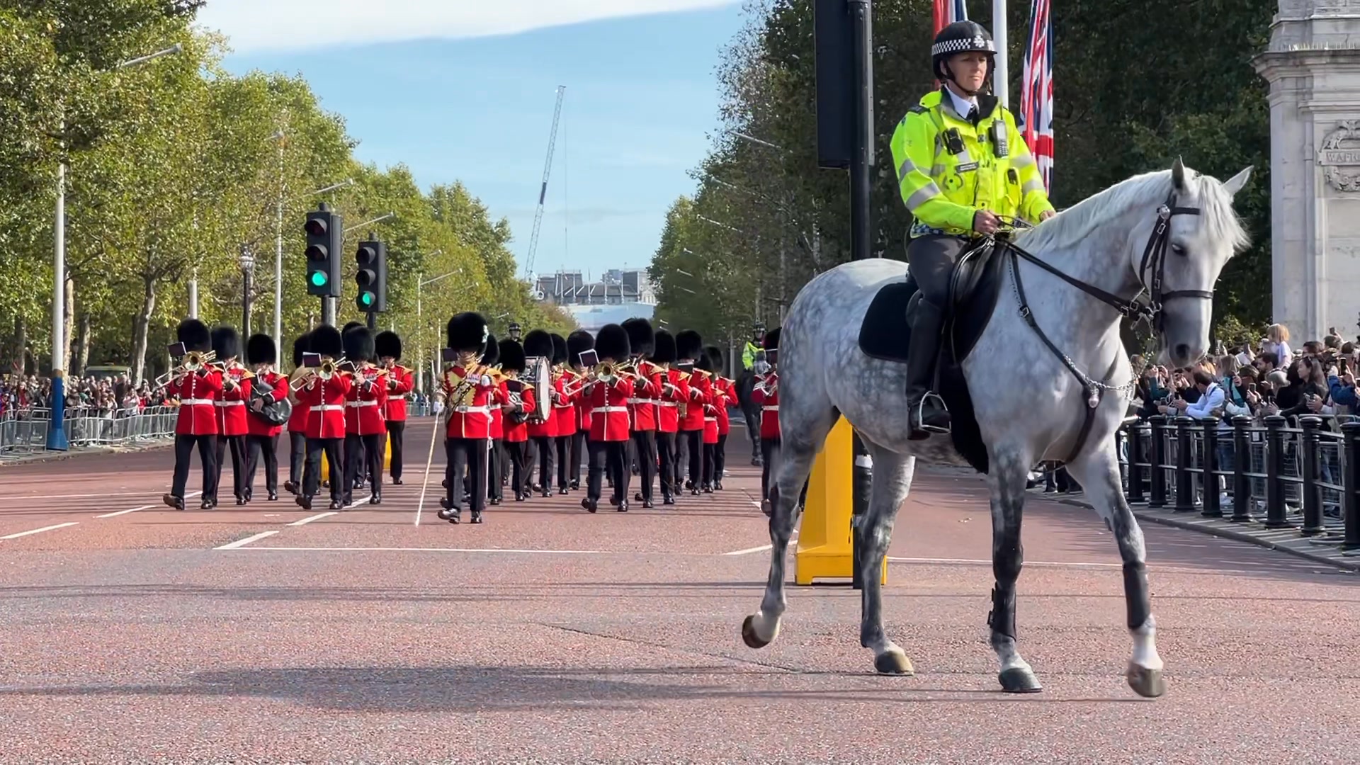 Wed 24th Sept Number 7 Company Coldstream Guards Guard Change 11:00 ...