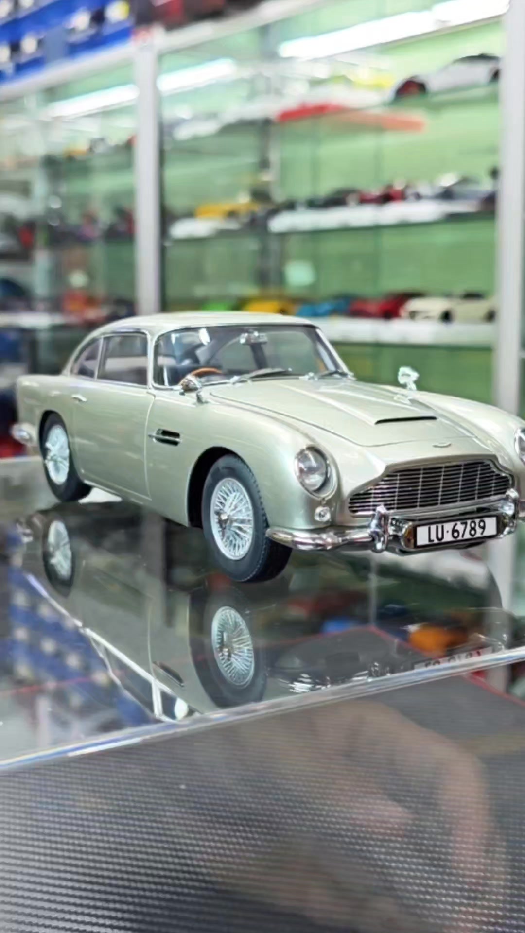 Unboxing And Review 1/18 AutoArt Aston Martin DB5 GoldFinger