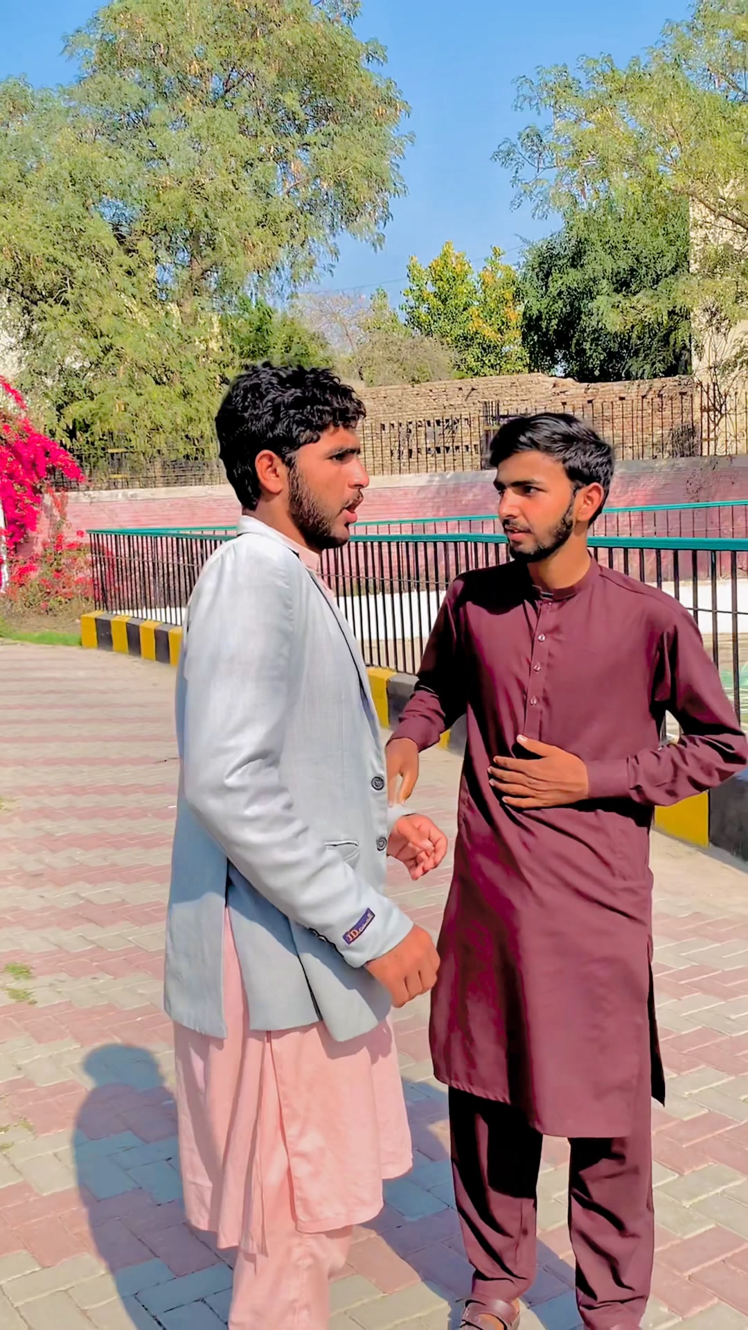 Kapry Se Nikla Admi OR 😳🤣 | Team Asim Layyah | Facebook
