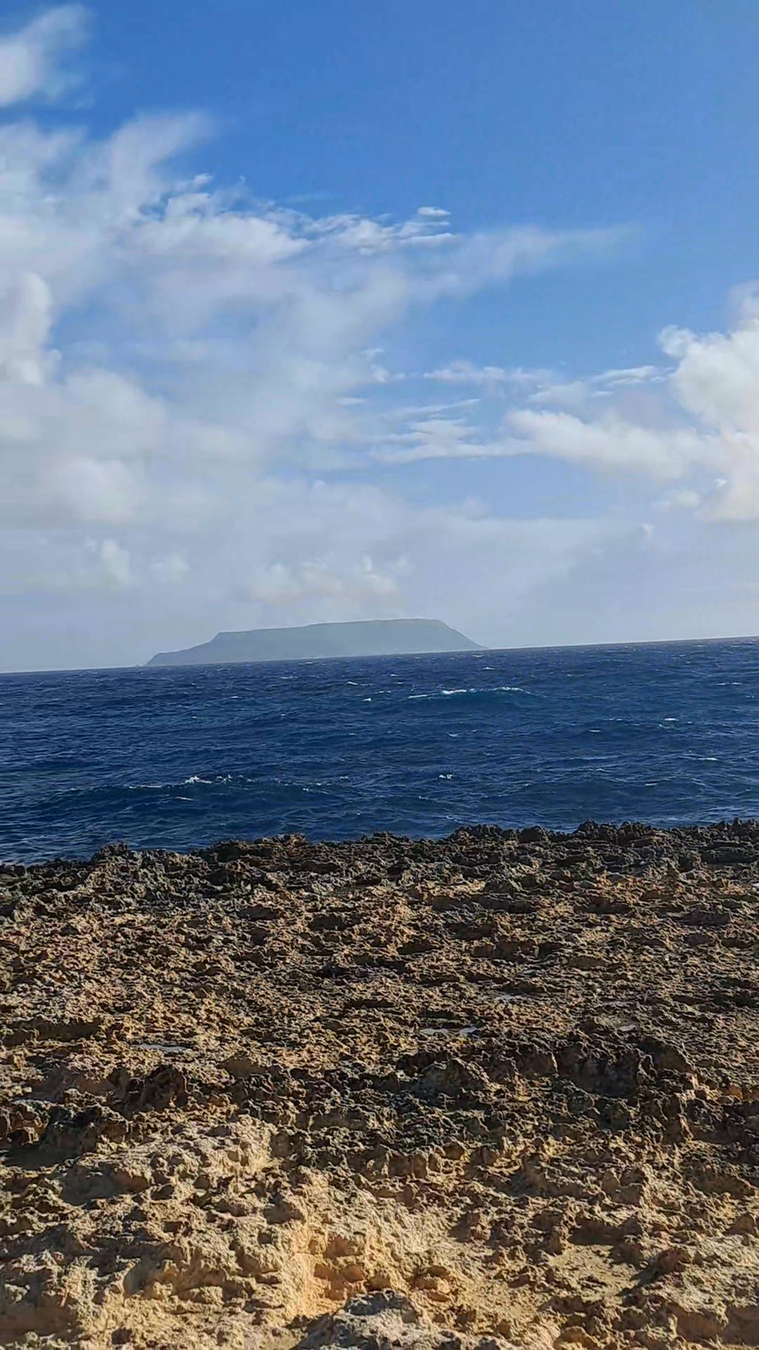 Nous sommes a la pointe des châteaux, là ou mer et océan se rejoignent ...