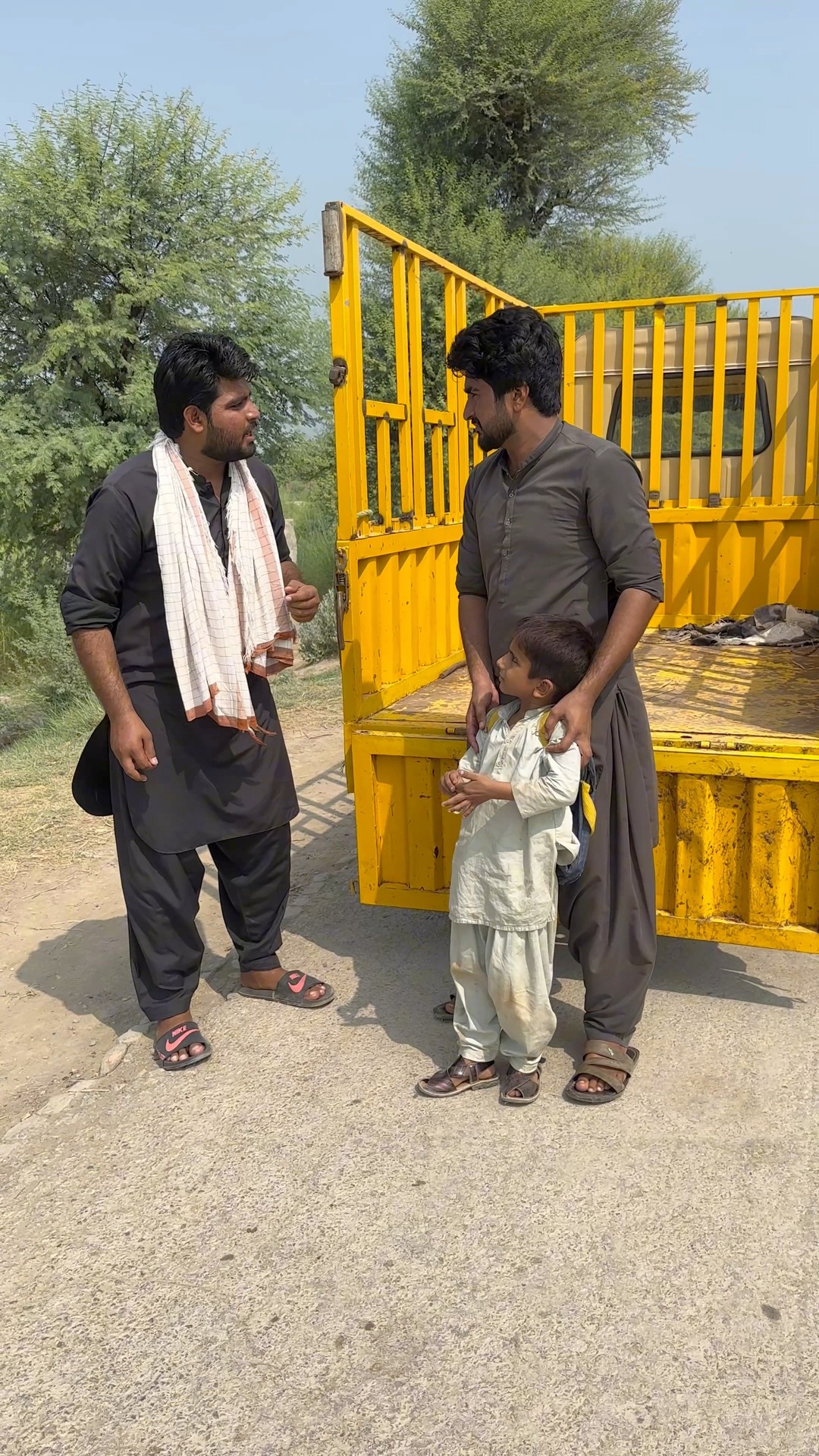 Rakshy Waly Ny Bacha Aghwa Kar leya 😱 | Saraiki Chasky | Facebook