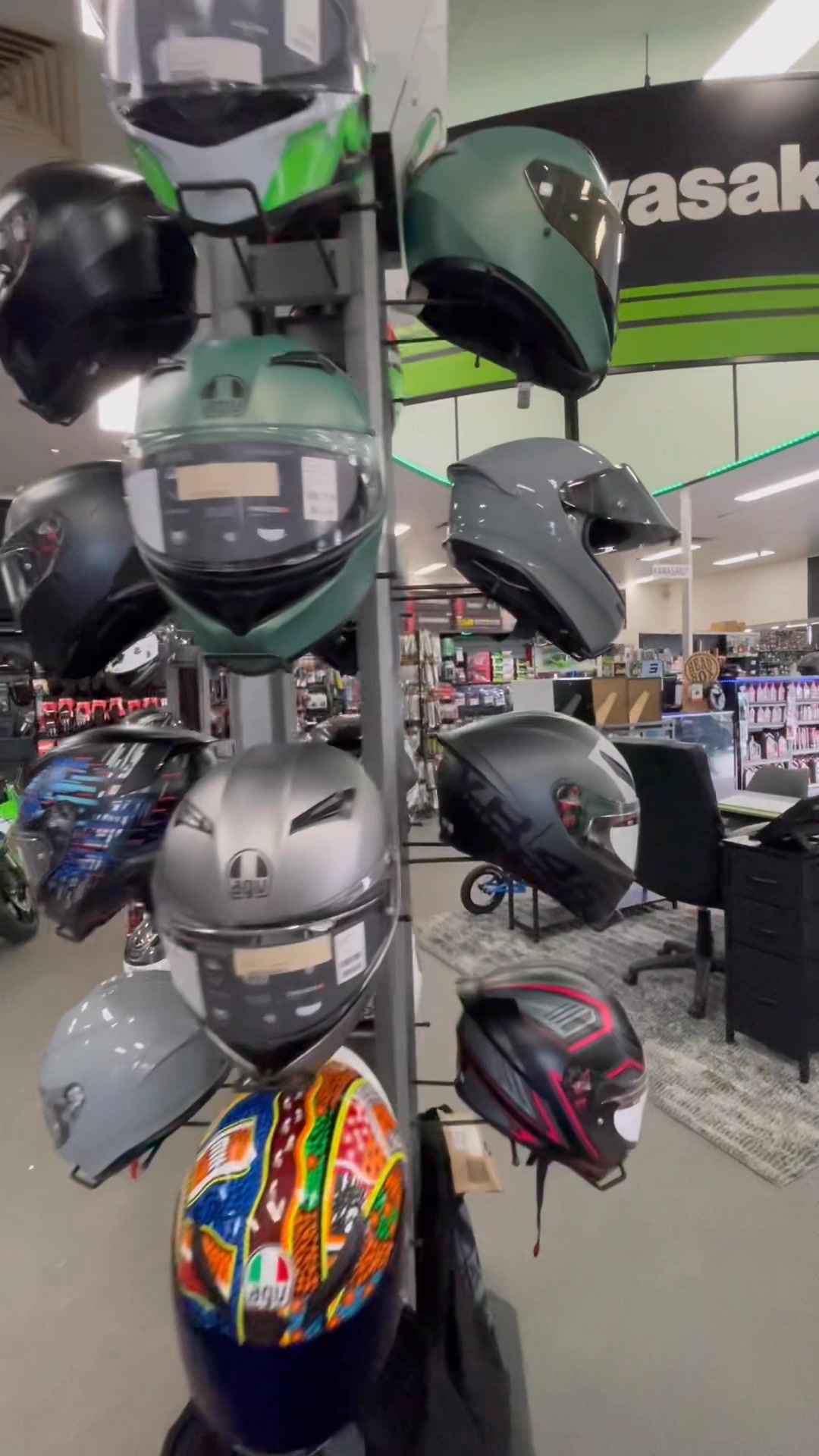 agv helmet store K7 Flow 46 XL helping you to face any challenge on two wheels  from the most difficult turns to long adventures in the saddle AGV Helmets Singapore - Best