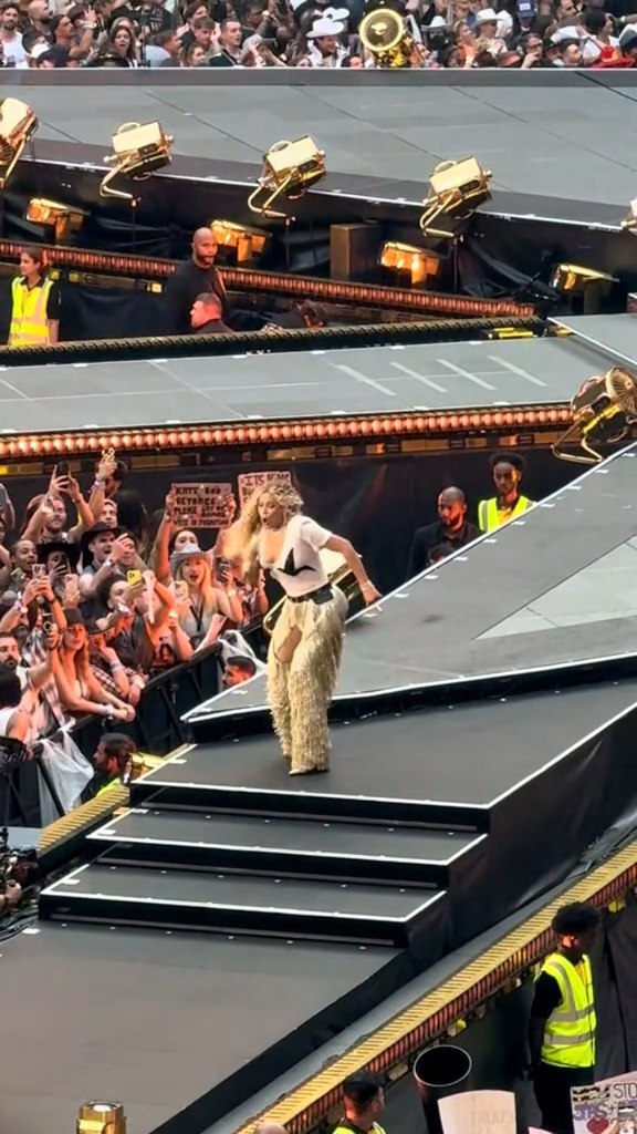 WHYYYYY WH WH WHY WHYYY 🎤 #beyonce #cowboycarter #cowboycartertour # ...