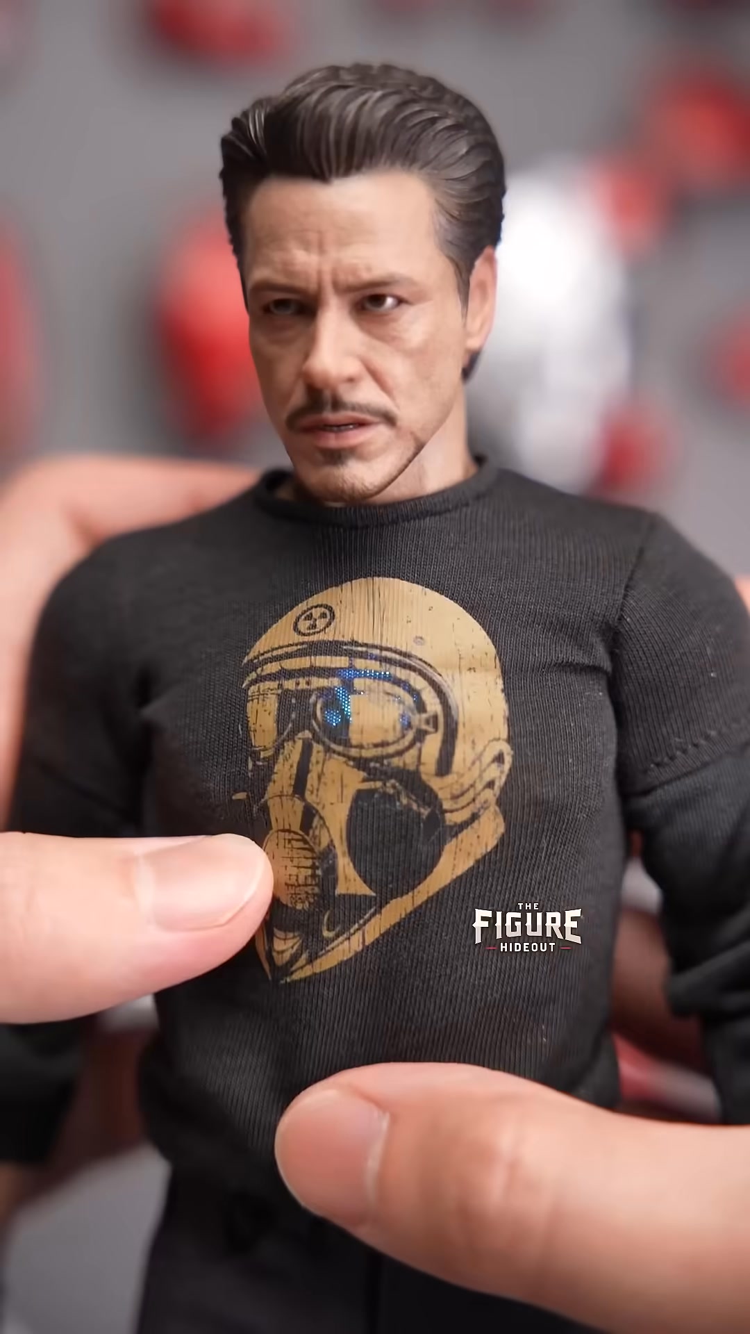FIRST LOOK - Hot Toys Tony Stark Mark VII Suit-Up Version Unboxing