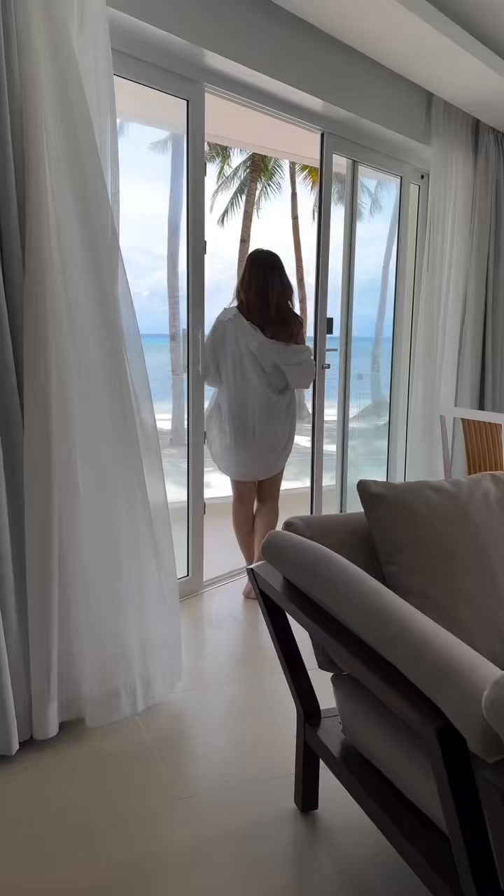 An escape your soul deserves 🌬️ 📸 princess_consing | Aqua Boracay