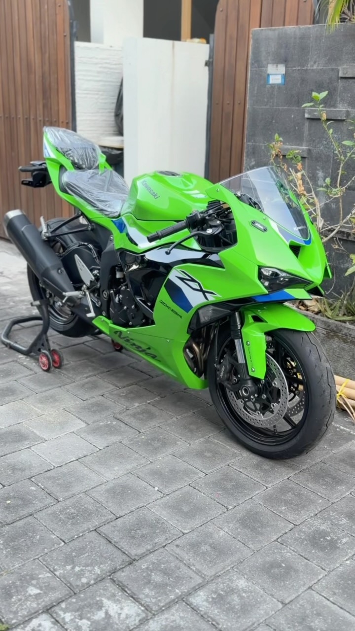 Unit ready Kawasaki ZX6R 2025/2026 Warna favorite green kawasaki