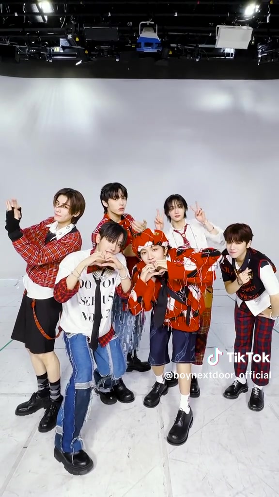 230715 / TIKTOK] @boynextdoor_official TikTok update Night Dancer