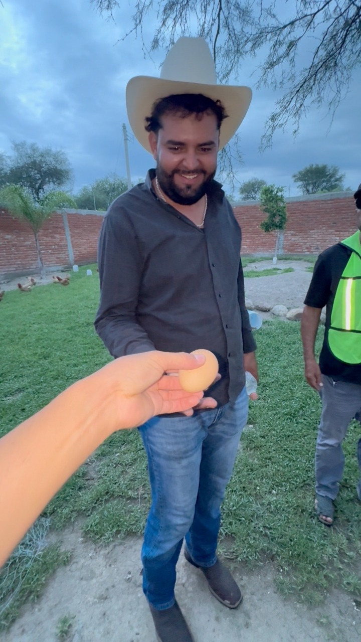 Le pagué a El Mazacote con producto de gallina 🐔 🥚🥚 | Alejandro ...