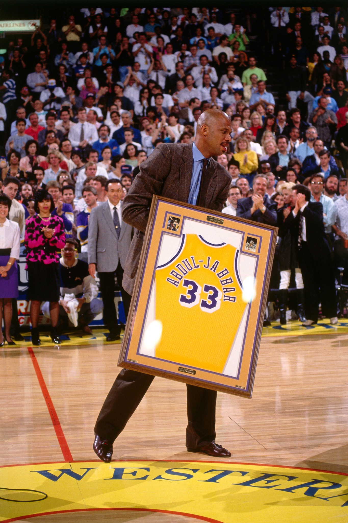 A Magical Night! ✨ #OnThisDay in 1990, the Los Angeles Lakers 