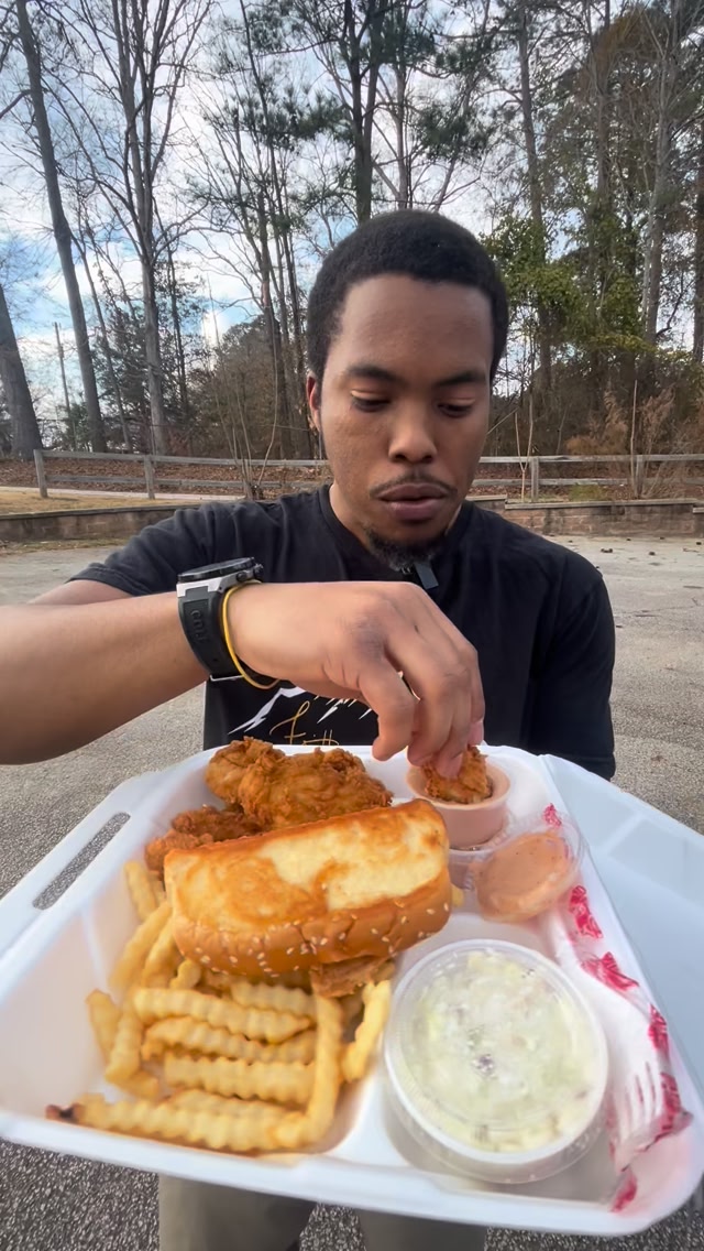In the chicken finger battle, how does Zaxby's stack up to Raising