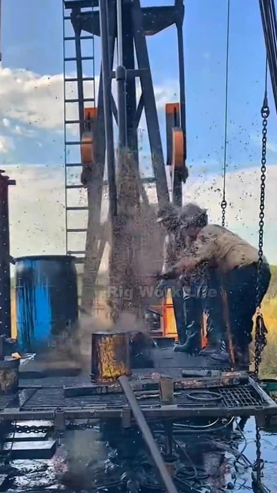 Pulling Out Oilfield Service #rig #oilfield #drilling #oil #tripping ...
