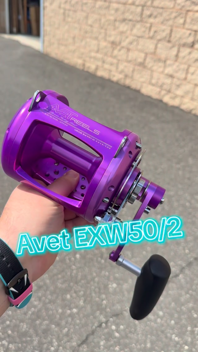 avet purple reel G2 MXL Lever Drag Reels providing flawless freespool AVET SX 5.3 RH-PU Lever