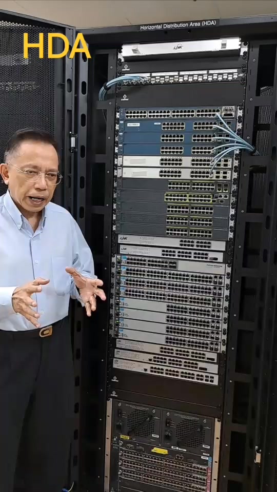 HDA Rack หนึ่งในตู้แรคทีอยู่ในห้องอบรม ที่สถาบันได้จำลองเป็นห้องดาต้าเซ ...