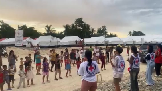 Nagpakitang gilas ang kabataan ng Bogo Tent City sa inorganisa na dance ...