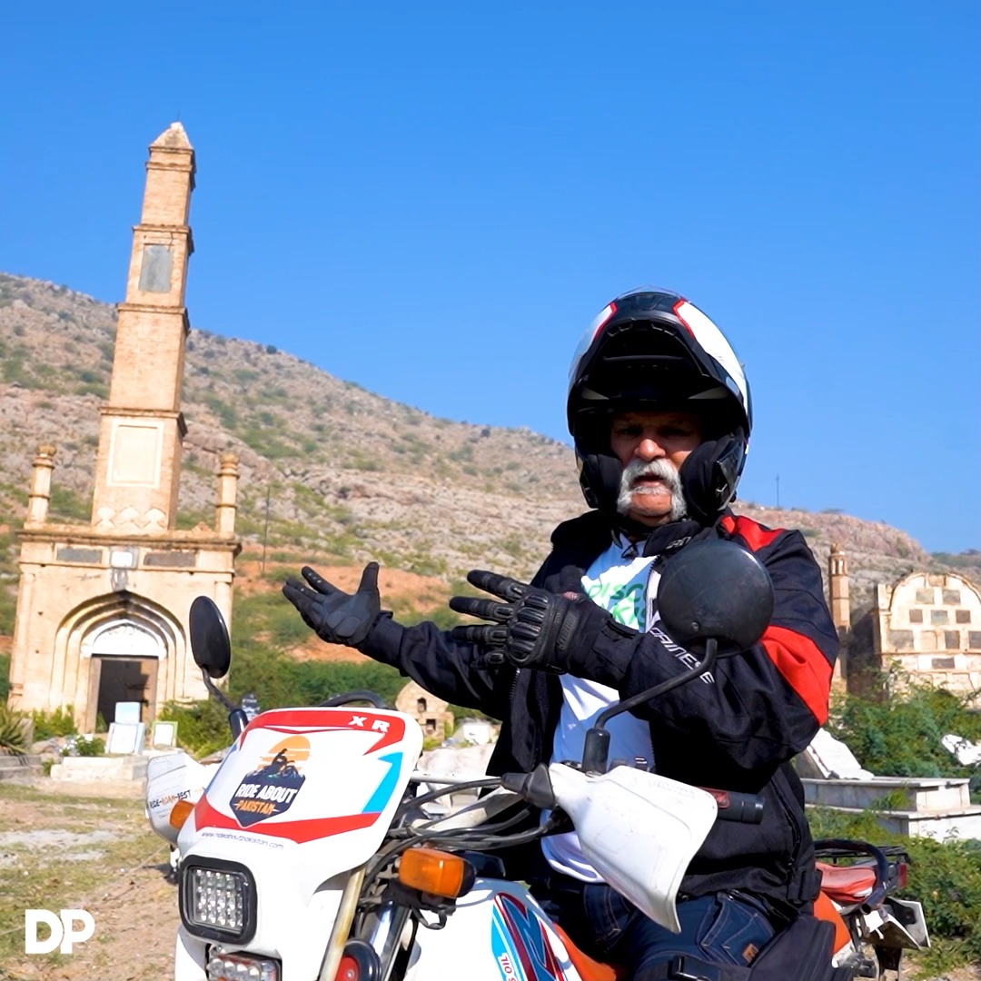 شاہ پور گاؤں میں موجود تاریخی درانی قبرستان! رائل فیملی کی قبریں آج بھی ...