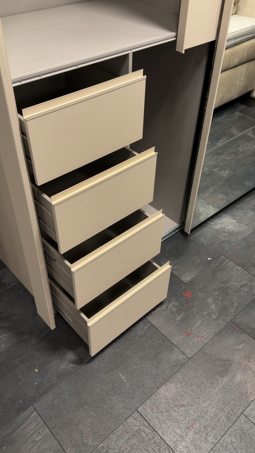 Wer braucht einen Kleiderschrank?, #kleiderschrank #möbel #wohnen #deko #wohnidee #BudgetFriendly, #Schnäppchen #poco | POCO Einrichtungsmärkte