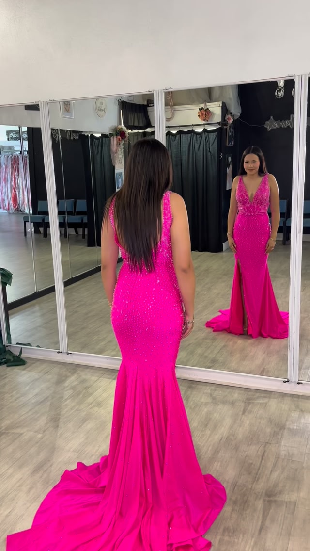 guess ladies dresses Amazon.com: GUESS Womens Sleeveless Rhinestone Halter Dress, Blushed Bride  Multi, Small : Clothing, Shoes & Jewelry