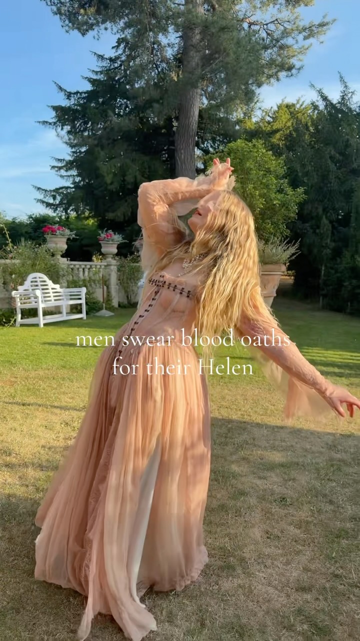 flowy victorian dress oh how I love to frolic in a garden in a | Paris Paloma South Carolina