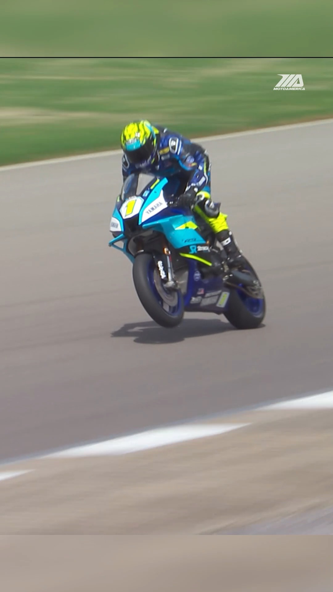 Mathew Scholtz clocks a 1:25.865 lap on his new Yamaha YZF-R9, giving ...