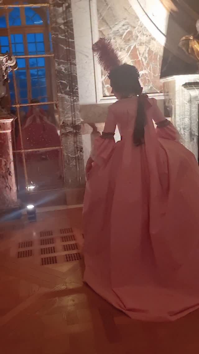 ✨ When Seven Year Itch meets 18th-century Versailles 🎀 Serving