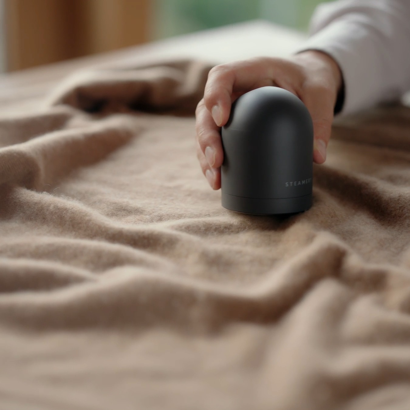 When esthetics and innovation meet. Pilo No.2 Fabric Shaver is our 