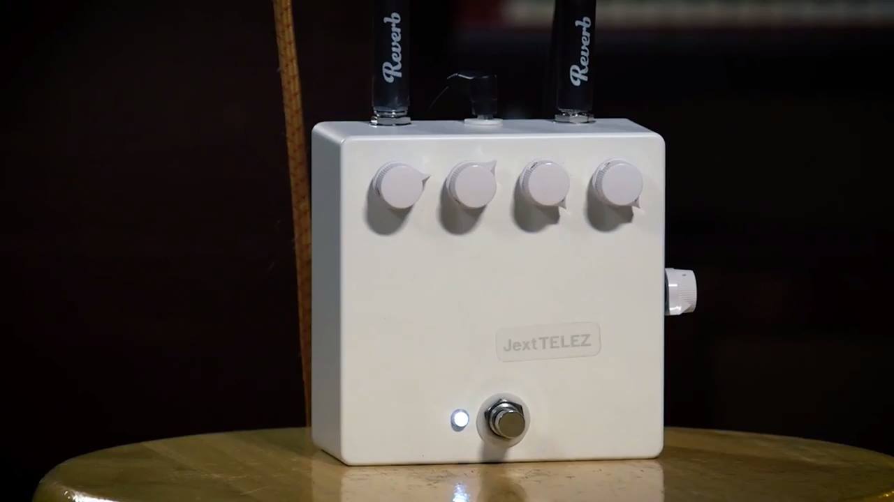 An homage to the Vox Conqueror that George used on the White Album
