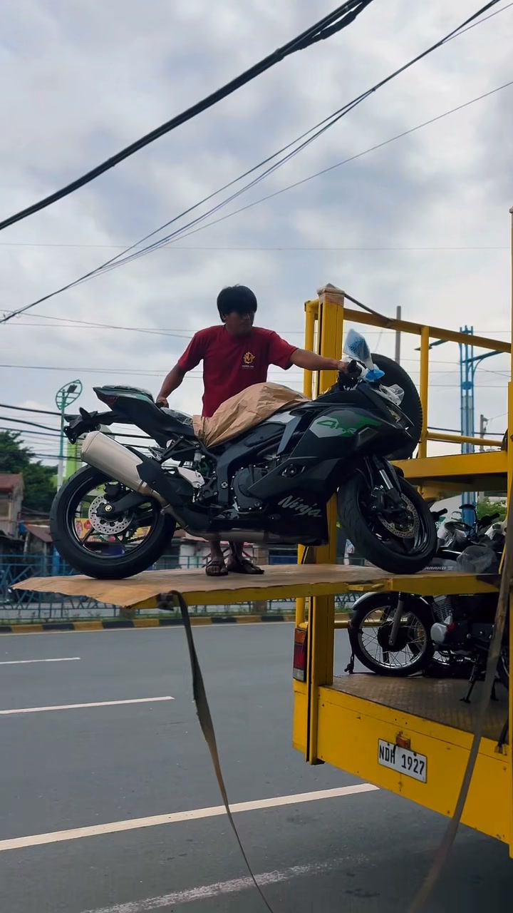 The Kawasaki ZX-4RR is a high-performance sportbike that blends