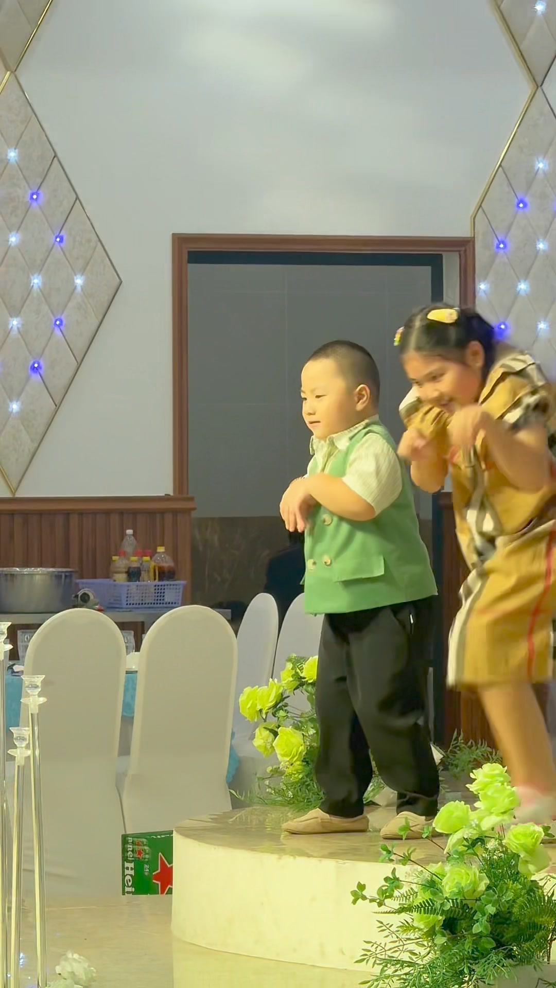 Hôm nay cô chú ăn gì vậy? Còn Vin thì ăn Hịt 😍🥰 https://vt.tiktok.com ...