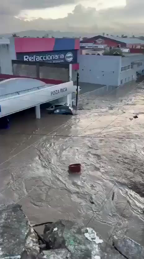 🌊 Poza Rica bajo el agua: la fe y el miedo entre las corrientes 🙏 Las ...