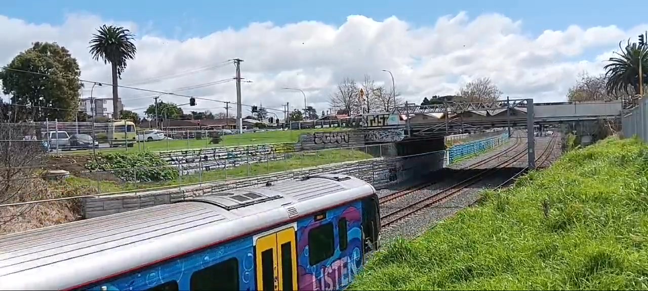 Class AM EMU departing from Papatoetoe railway station heading south ...