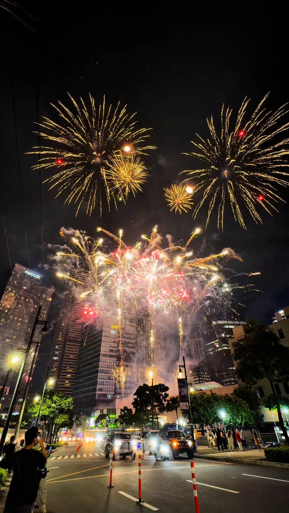 BGC High Street Holiday 2025 Pyromusical Display by Official Dragon ...