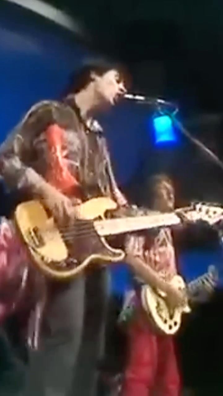no introduction needed - 'anarchy in the uk' live on so it goes