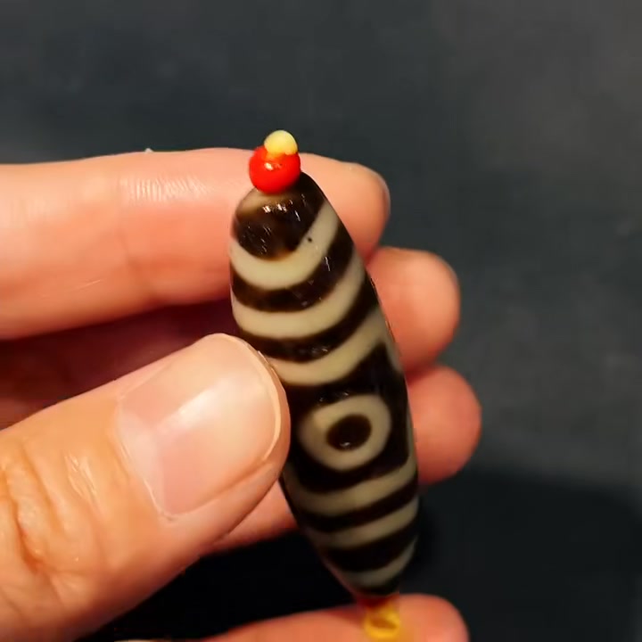 高货～老冯手工宝盖三眼天珠，尺寸：45.2*13.7mm、品相饱满，品质完美