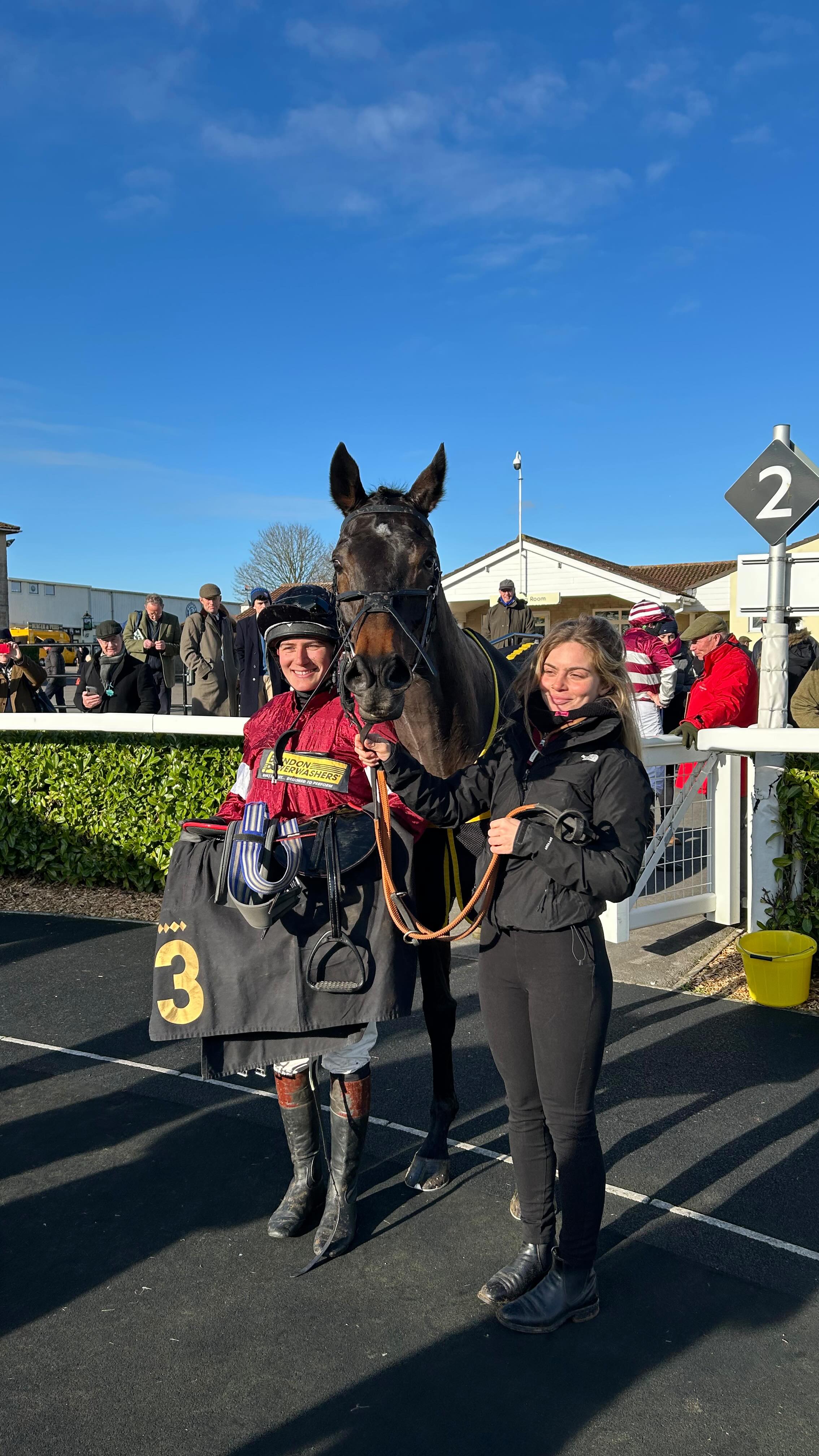 Fair Dinkum and @carlyrumsey02 finished second @wincantonraces in the ...