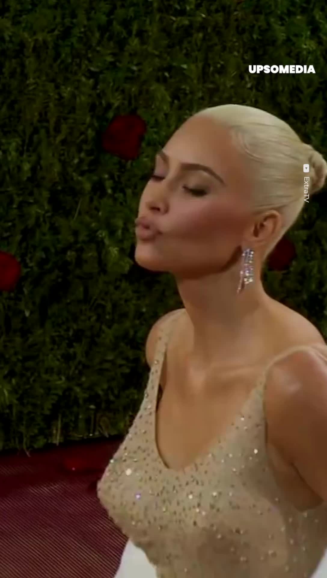 marilyn monroe gold dress kim kardashian wore the iconic golden for this year’s Met Gala. No one could take their eyes off her. | Icons + modest dresses